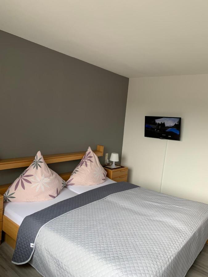 Bed and Breakfast Vina Am Ring Mannebach  Exterior foto