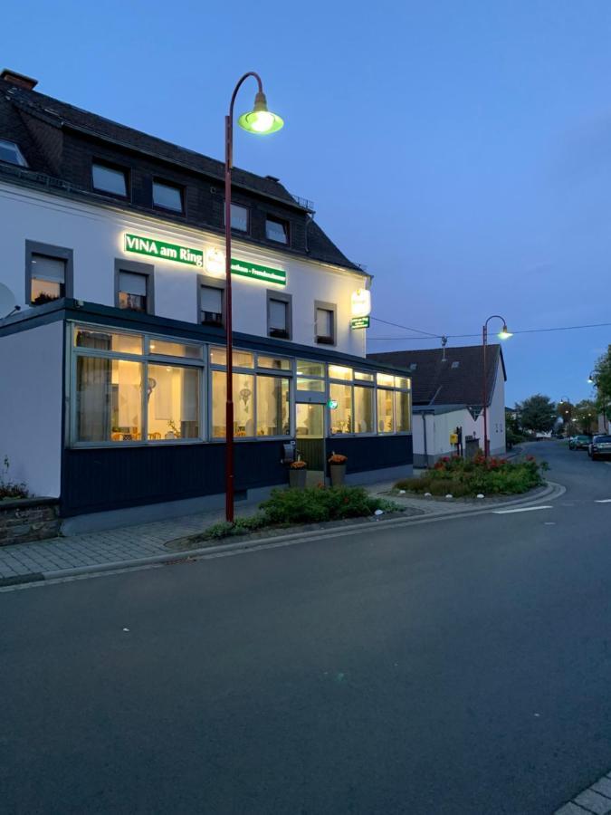 Bed and Breakfast Vina Am Ring Mannebach  Exterior foto