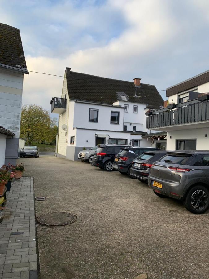 Bed and Breakfast Vina Am Ring Mannebach  Exterior foto