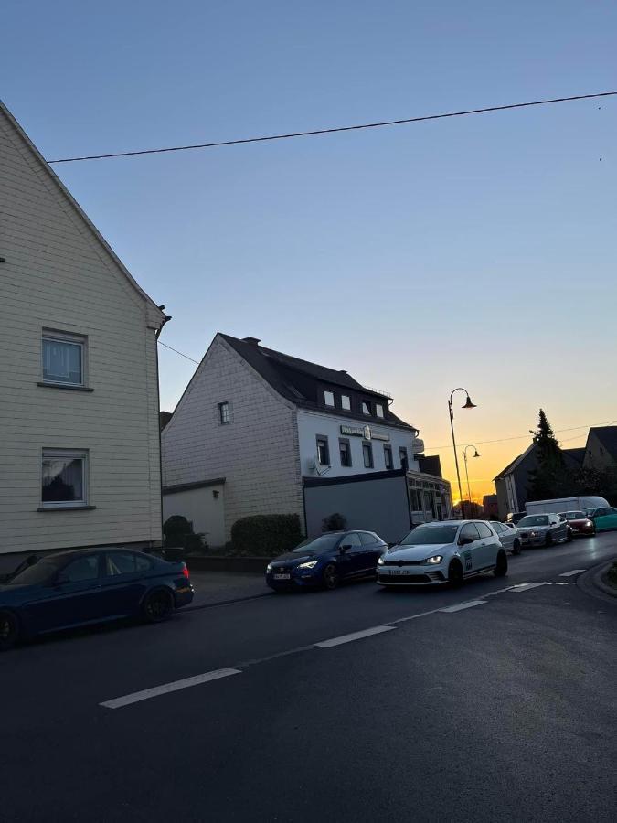 Bed and Breakfast Vina Am Ring Mannebach  Exterior foto