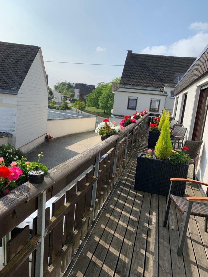Bed and Breakfast Vina Am Ring Mannebach  Exterior foto