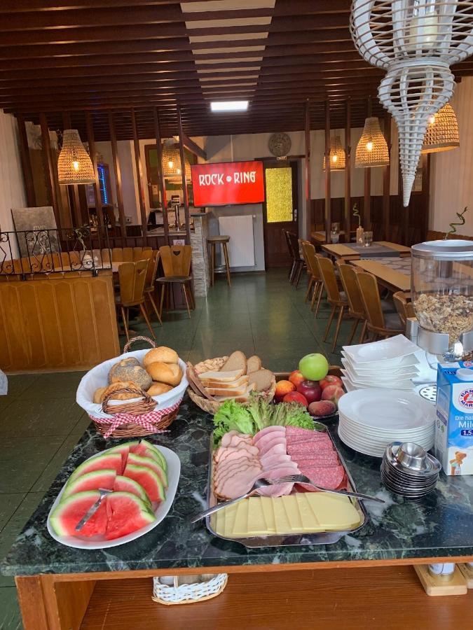 Bed and Breakfast Vina Am Ring Mannebach  Exterior foto